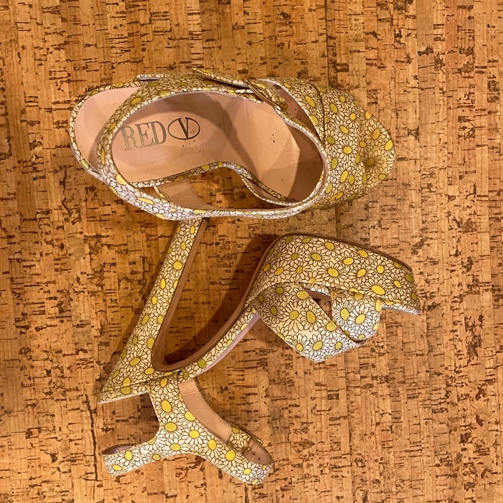 Red Valentino daisy platform sandals floral 38